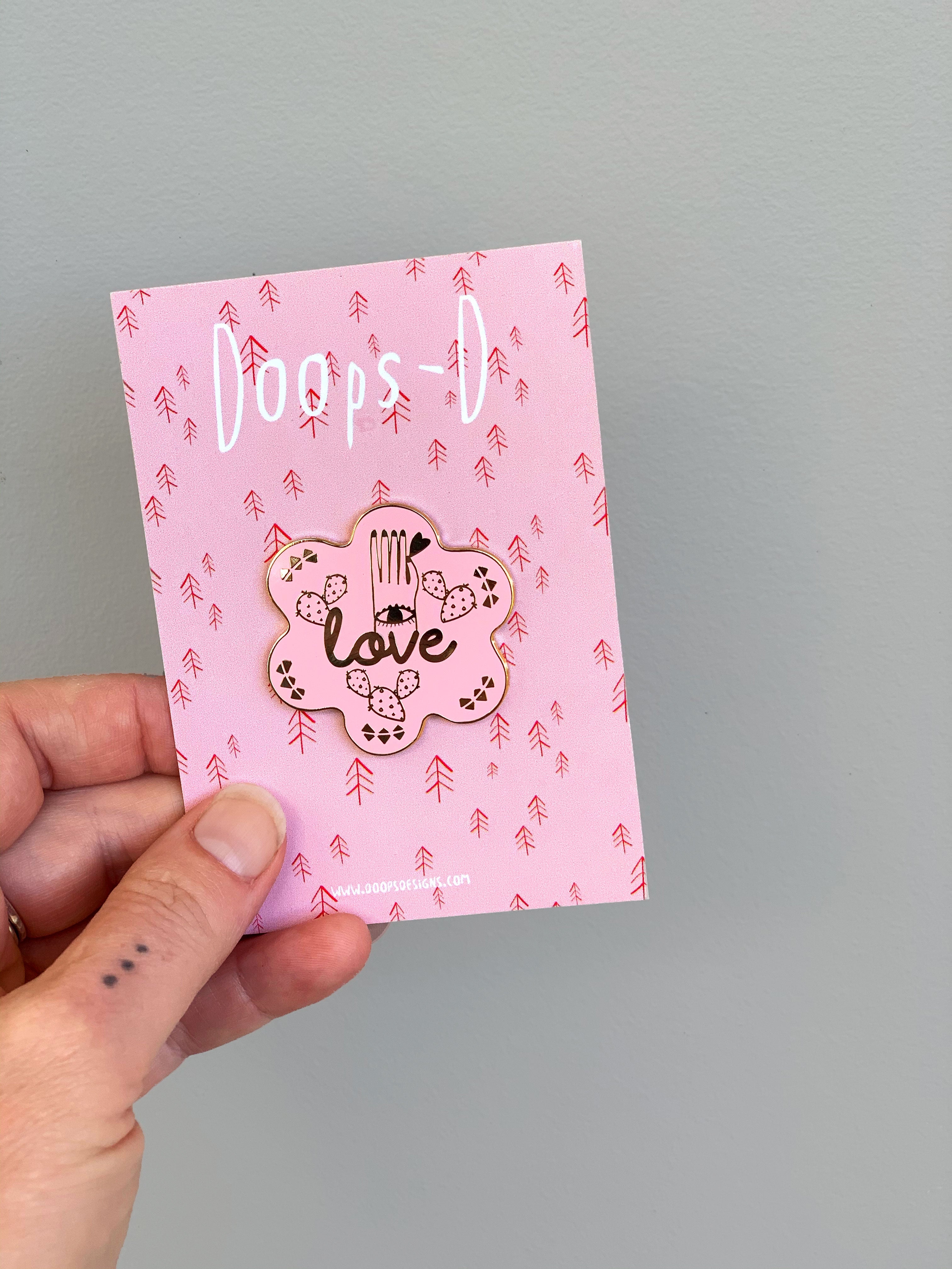 Kooki Love Pin (5831083524249)