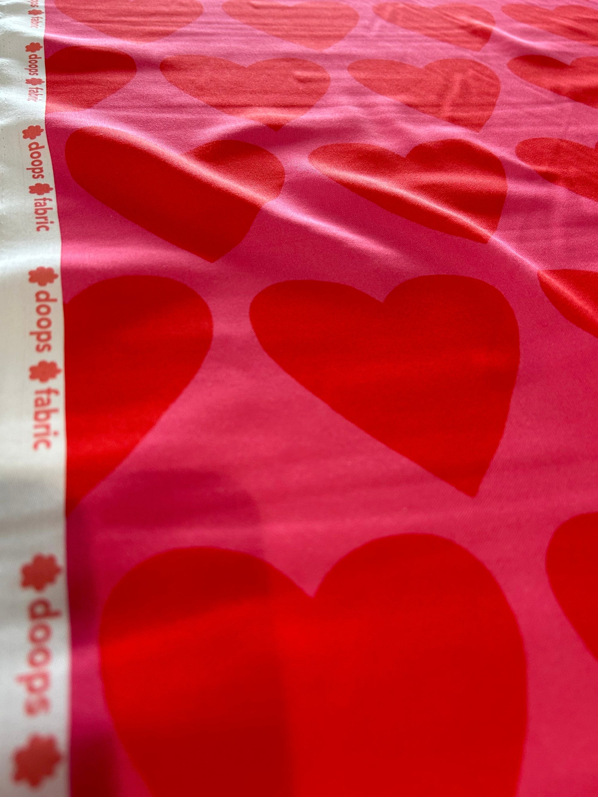 Red Hearts cotton (CUT PIECE 1.45M)