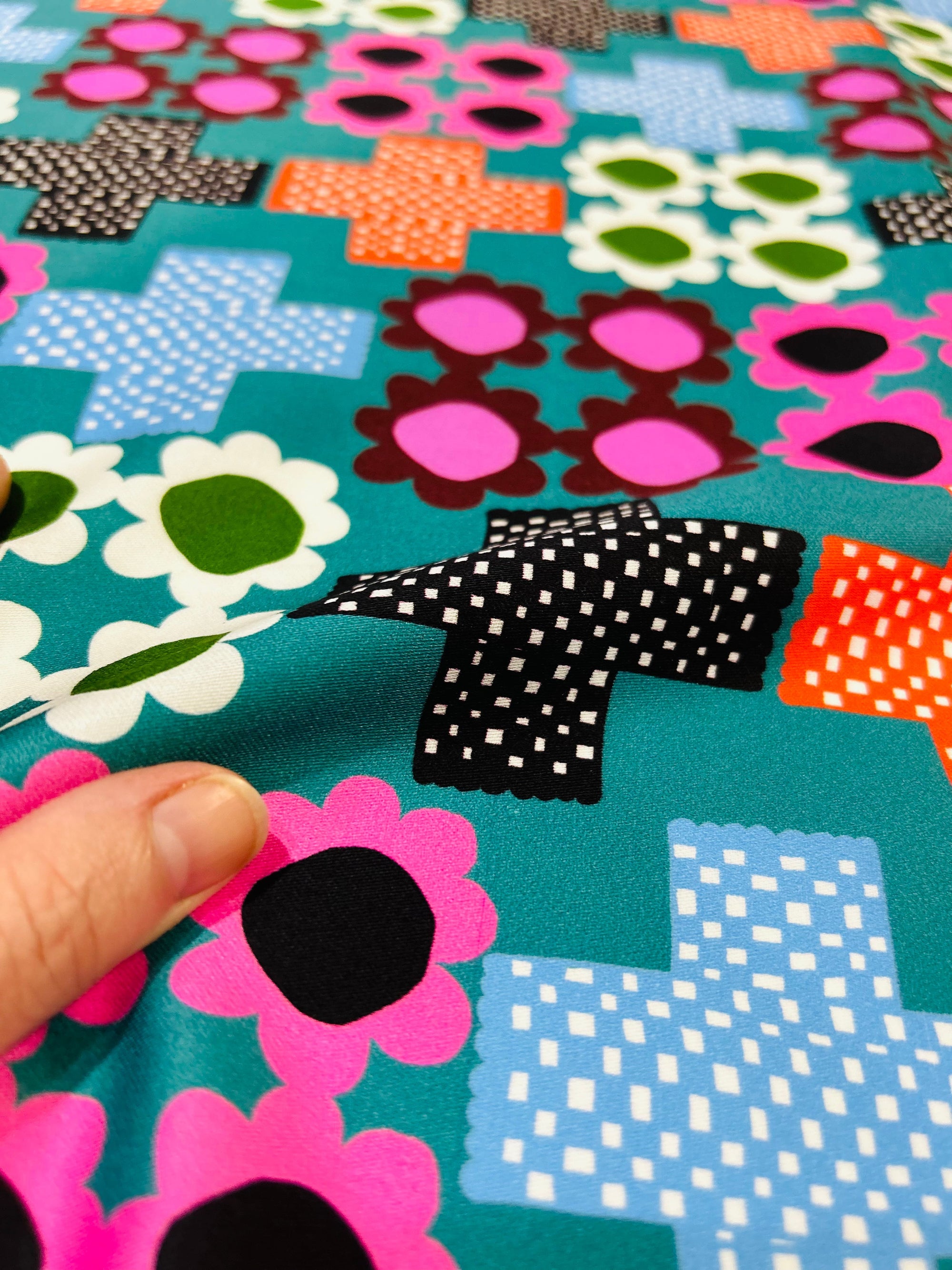 Kärlek cotton  (CUT PIECE 1.2M $15)
