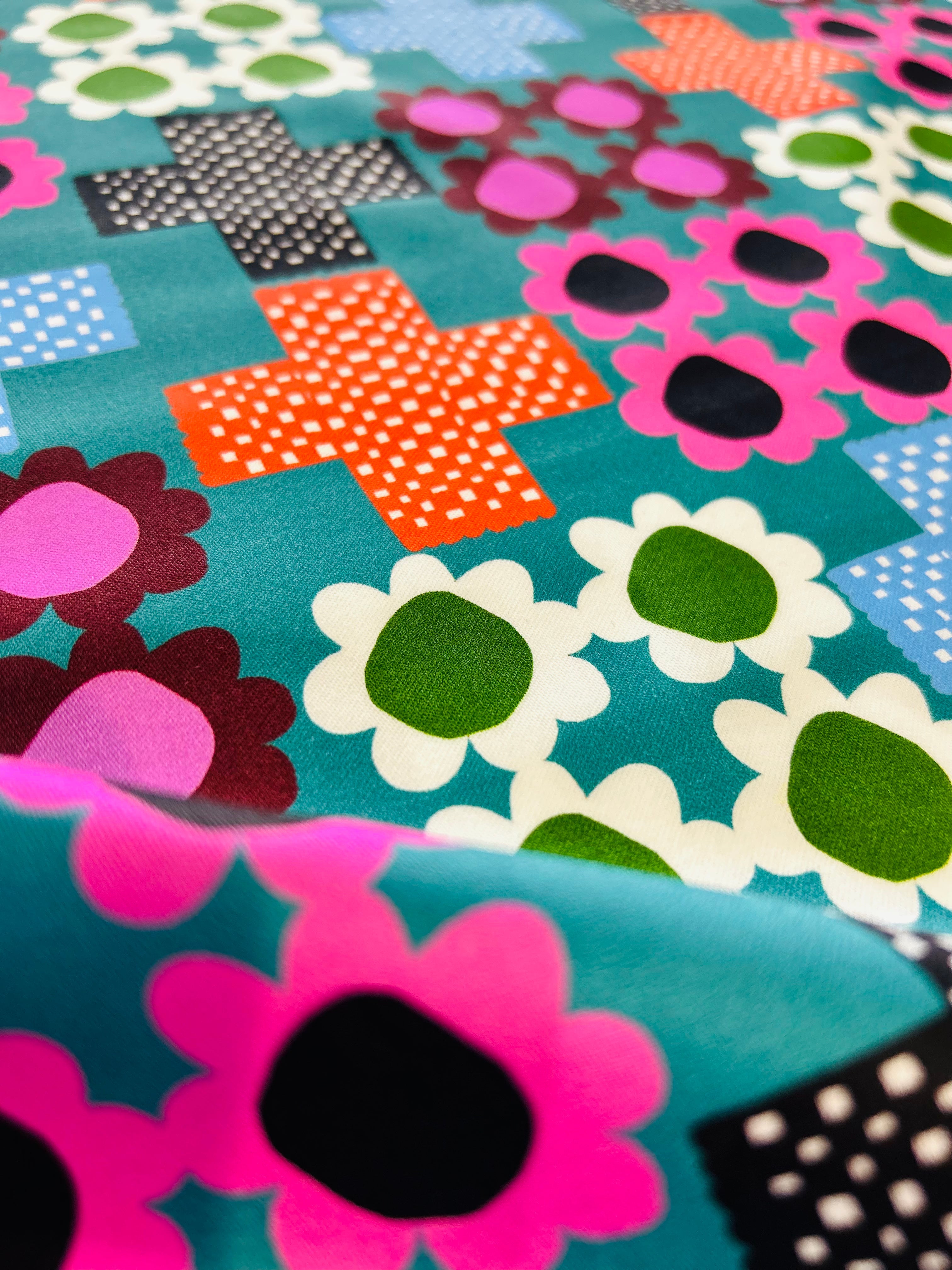 Kärlek cotton  (CUT PIECE 2M $30)