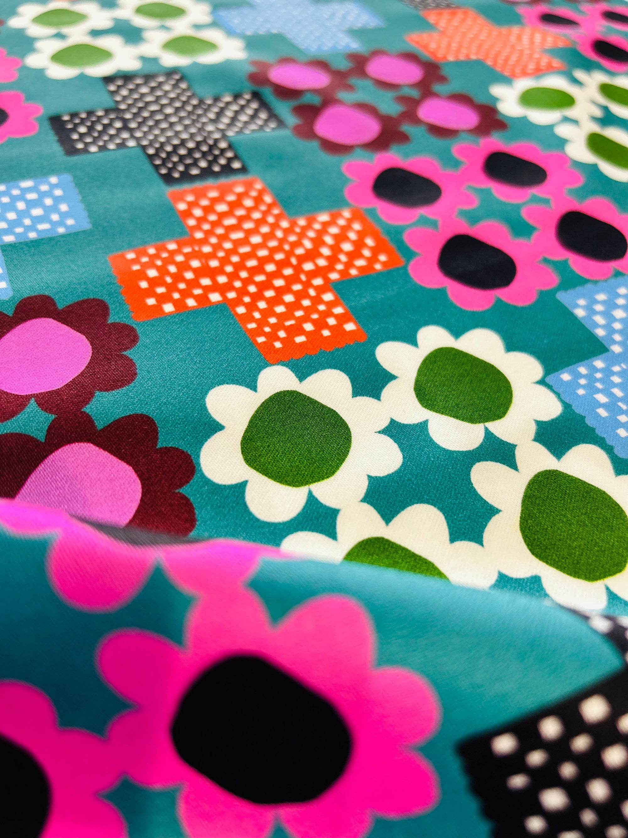 Kärlek cotton  (CUT PIECE 1.2M $15)