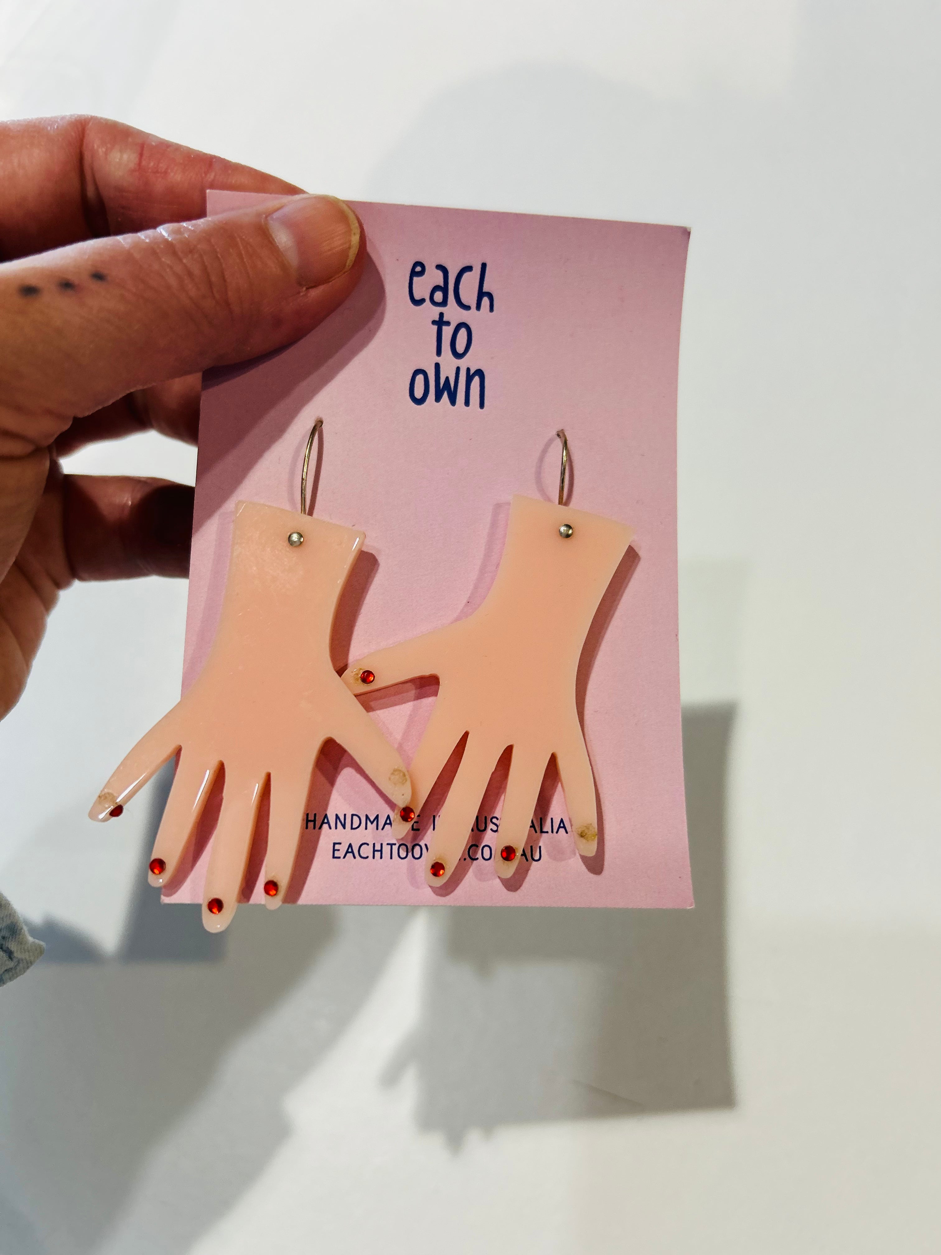 EACH TO OWN Hands Earrings