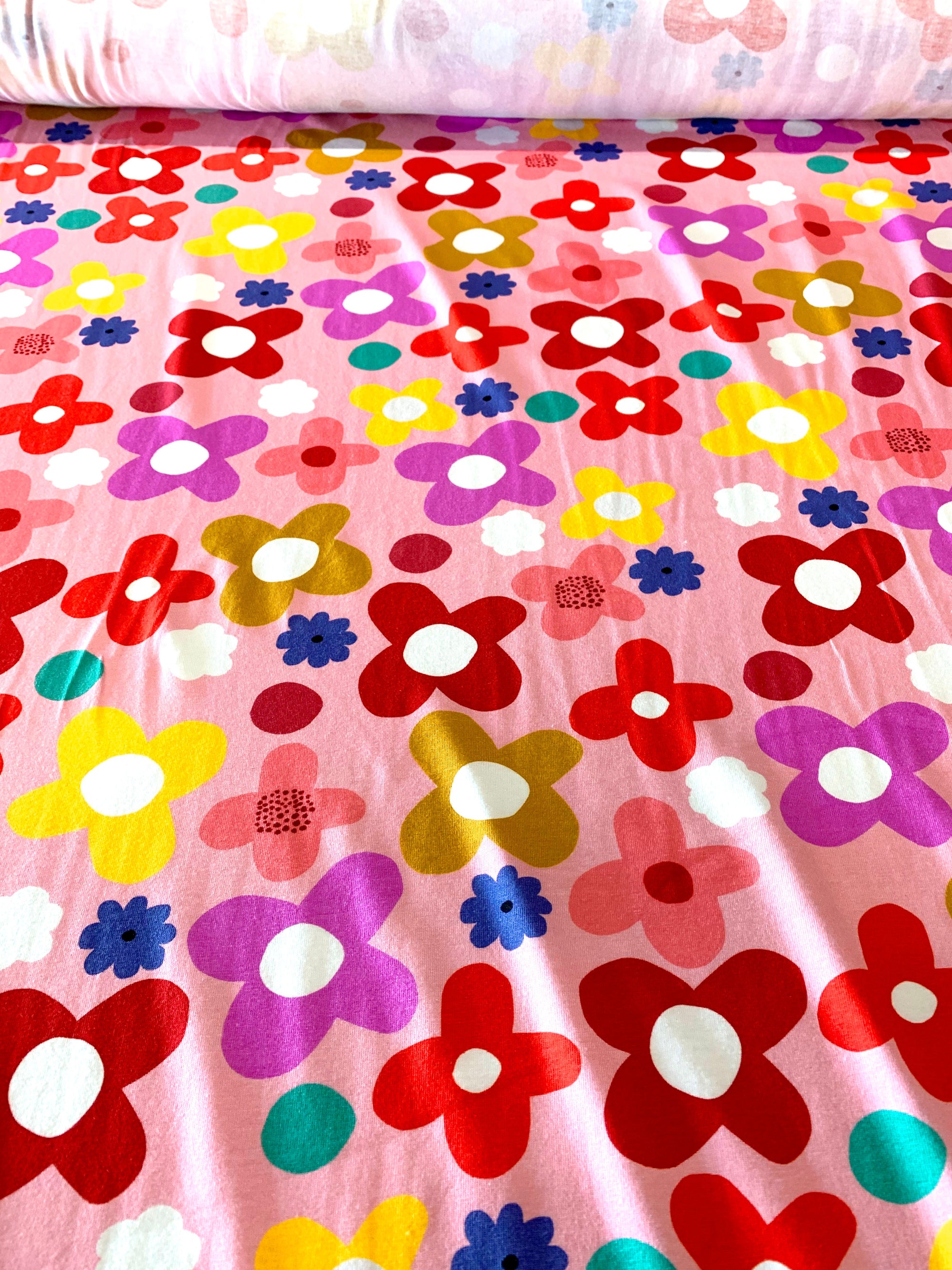 Daisy Pop (peach) Cotton Jersey (CUT PIECE 1.2M $10)