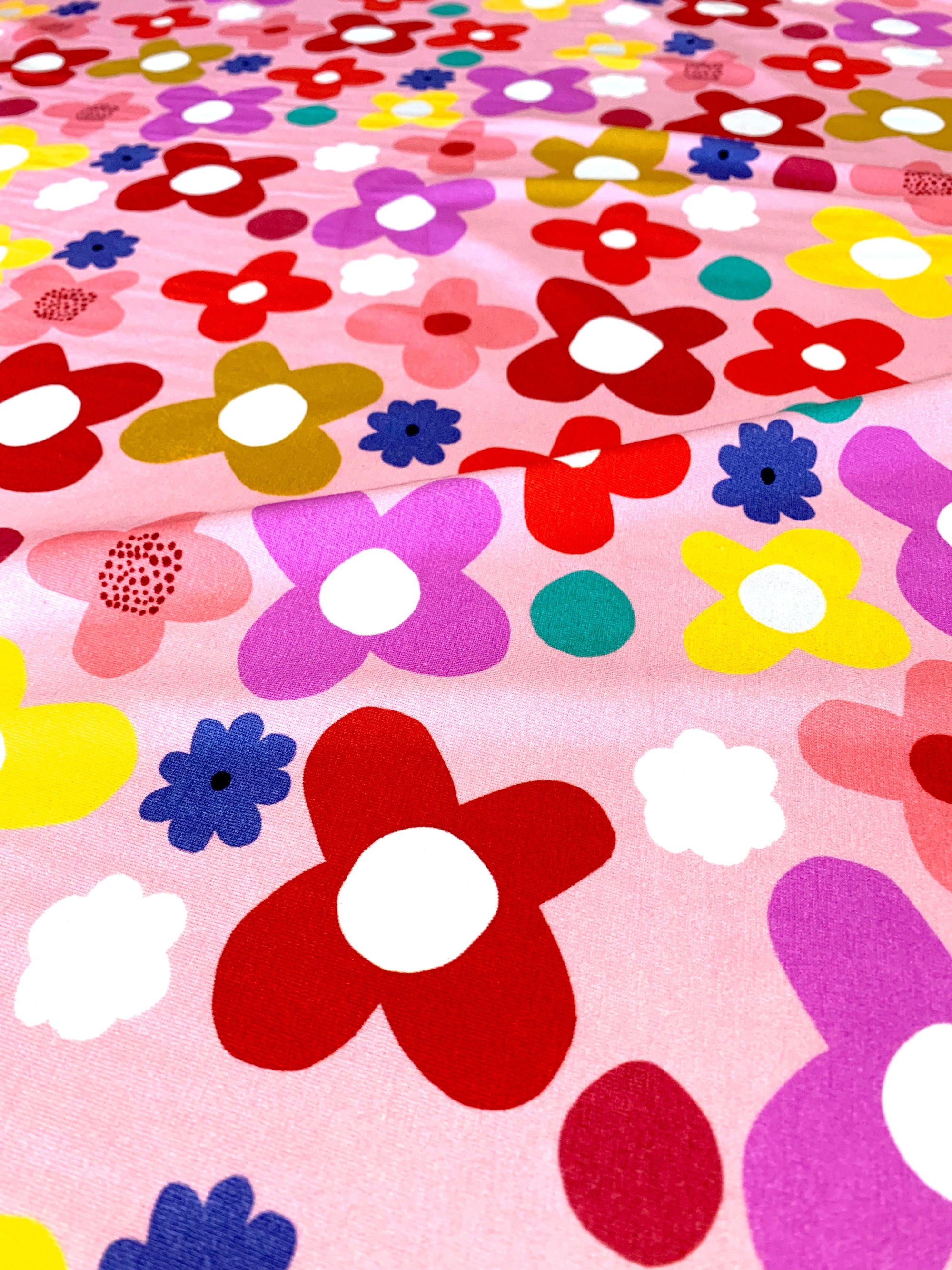 Daisy Pop (peach) Cotton Jersey (CUT PIECE 1.2M $10)
