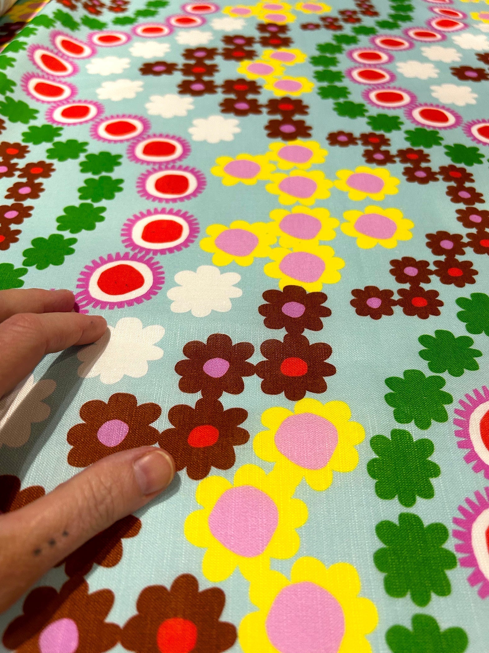 Flower Power (light) cotton linen (CUT PIECE 3M $40)