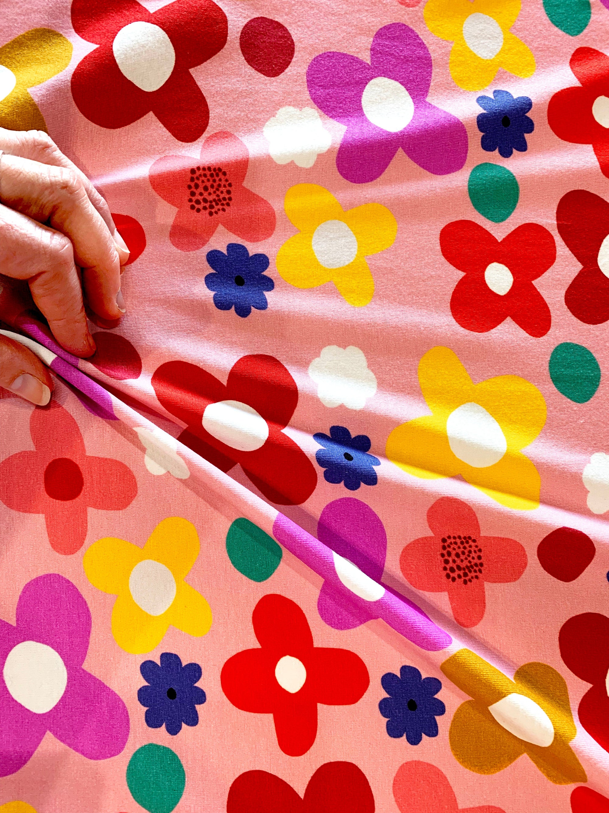 Daisy Pop (peach) Cotton Jersey (CUT PIECE 1.2M $15)