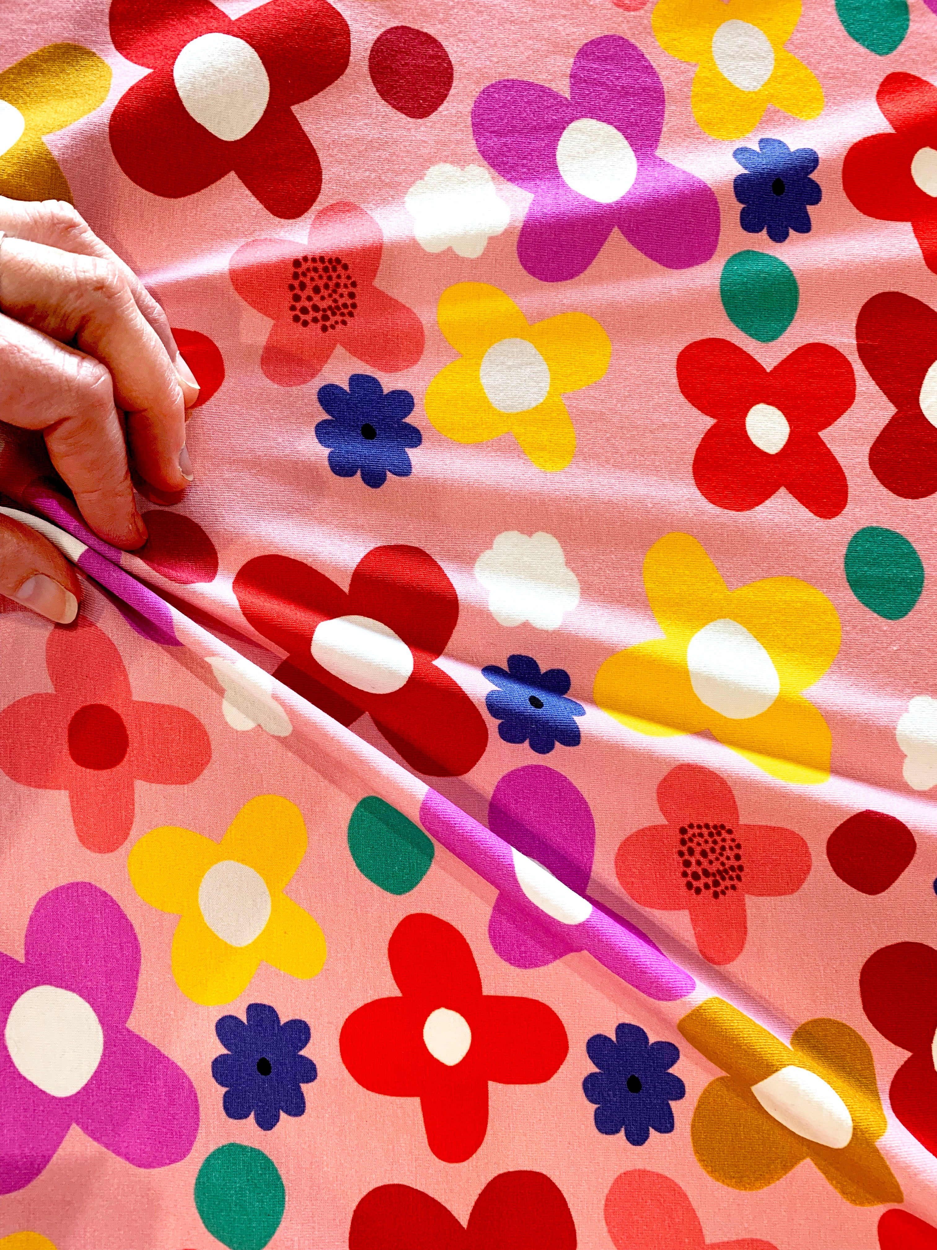 Daisy Pop (peach) Cotton Jersey (CUT PIECE 1.2M $15)