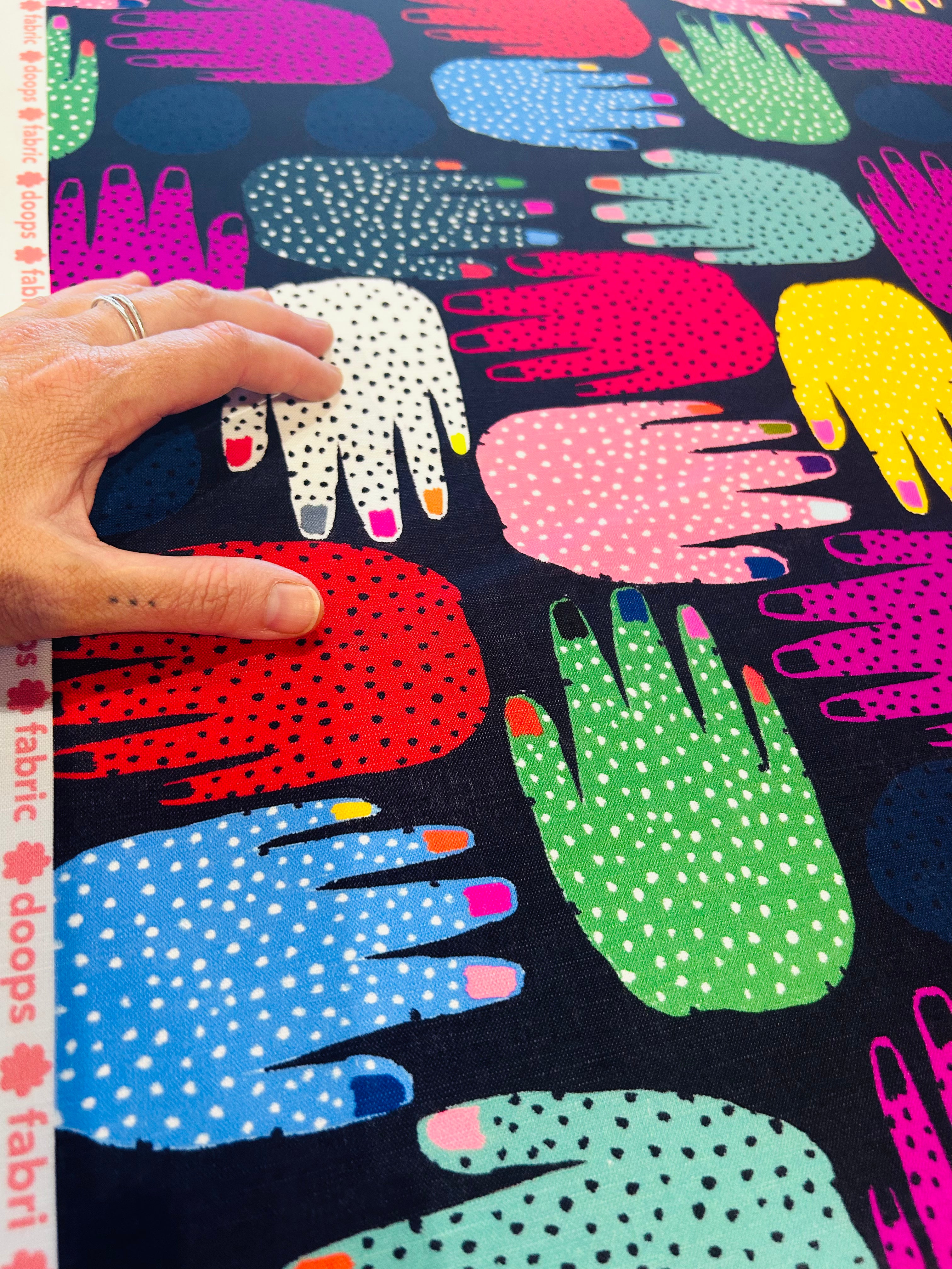Hands Power organic cotton linen